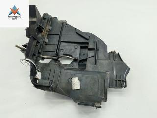крепление фары правой Volkswagen Touareg 1 поколение 2005, 2.5 л., дизель, АКПП, чёрный, внедорожник 5 дв.
