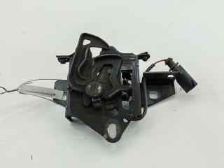 замок капота Volkswagen Passat B5+ (GP) 2002, 2.0 л., бензин, АКПП, чёрный, универсал, 3B0823509R