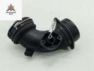 патрубок интеркулера Volkswagen Touareg 1 поколение 2005, 2.5 л., дизель, АКПП, чёрный, внедорожник 5 дв., 7L6145795E