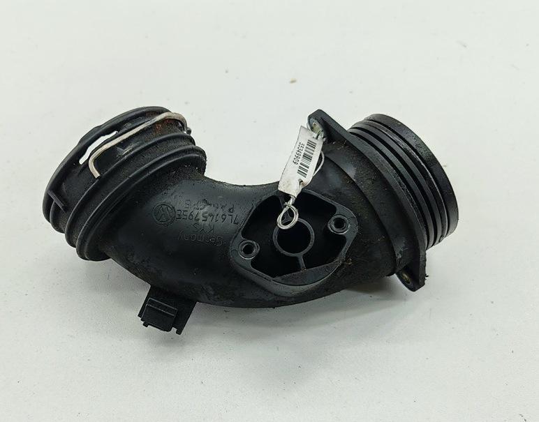 патрубок интеркулера Volkswagen Touareg 2005, 2.5 л., дизель, АКПП, чёрный, внедорожник 5 дв., 7L6145795E