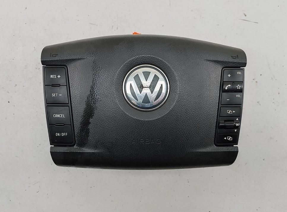 подушка безопасности водителя Volkswagen Touareg 2005, 2.5 л., дизель, АКПП, чёрный, внедорожник 5 дв., 7L6880201CT