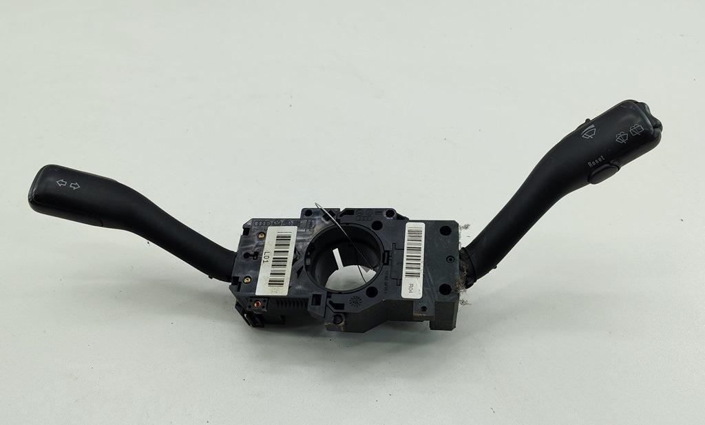 переключатель подрулевой Volkswagen Passat B5 1998, 1.6 л., бензин, МКПП, чёрный, универсал, 8L0953513G.4B0953503H - фото №1