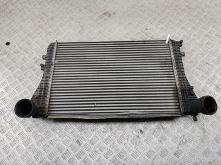 радиатор интеркулера Volkswagen Passat B6 2006, 2.0 л., бензин, МКПП, серый, седан