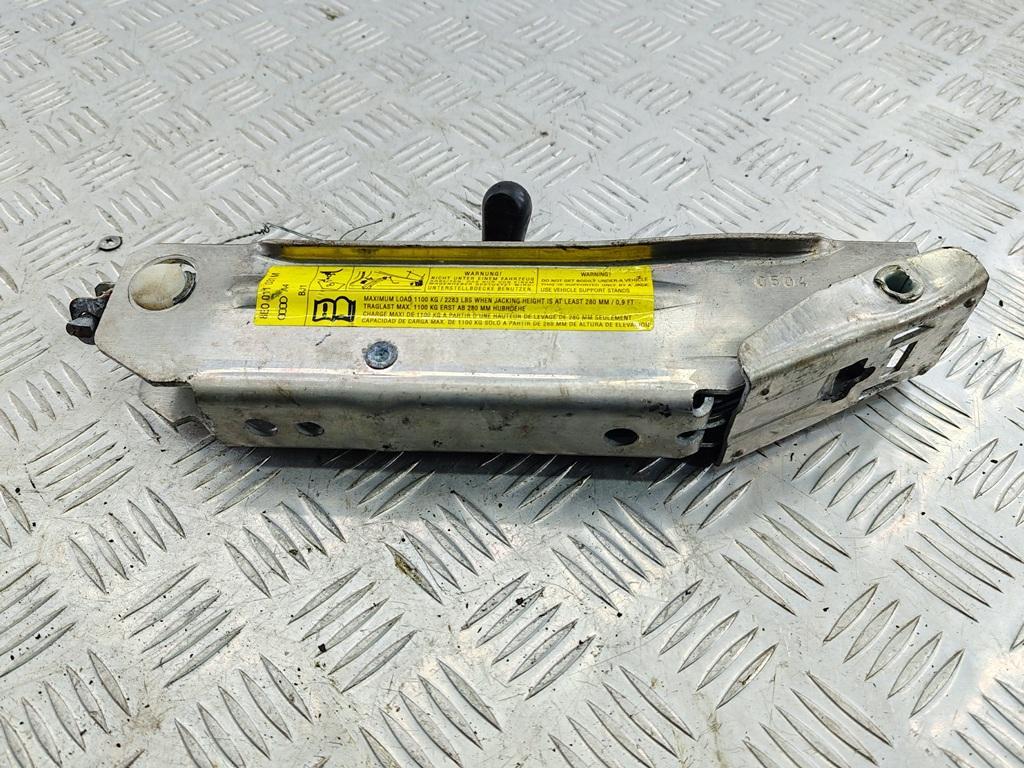 домкрат Audi A4 B6 2004, 3.0 л., бензин, АКПП, чёрный, универсал, 8E0011031M