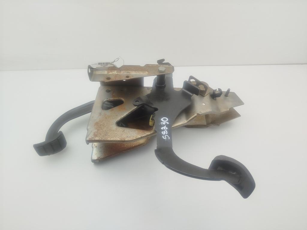 узел педальный (блок педалей) Renault Laguna I 1999, 1.8 л., бензин, МКПП, серый, универсал, 7700423804