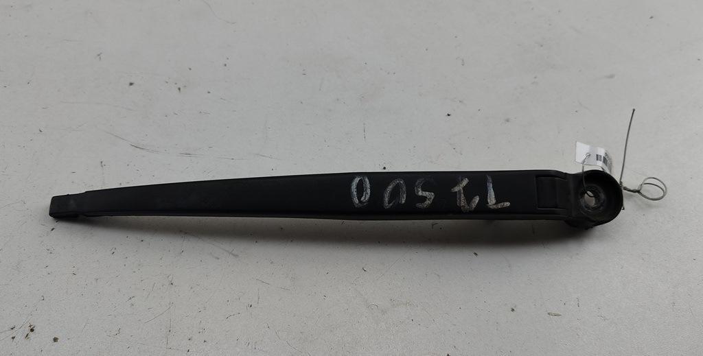 Щеткодержатель (поводок стеклоочистителя) задний BMW 5 E39 1999, 2.0 л., бензин, МКПП, серый, универсал, 8221453
