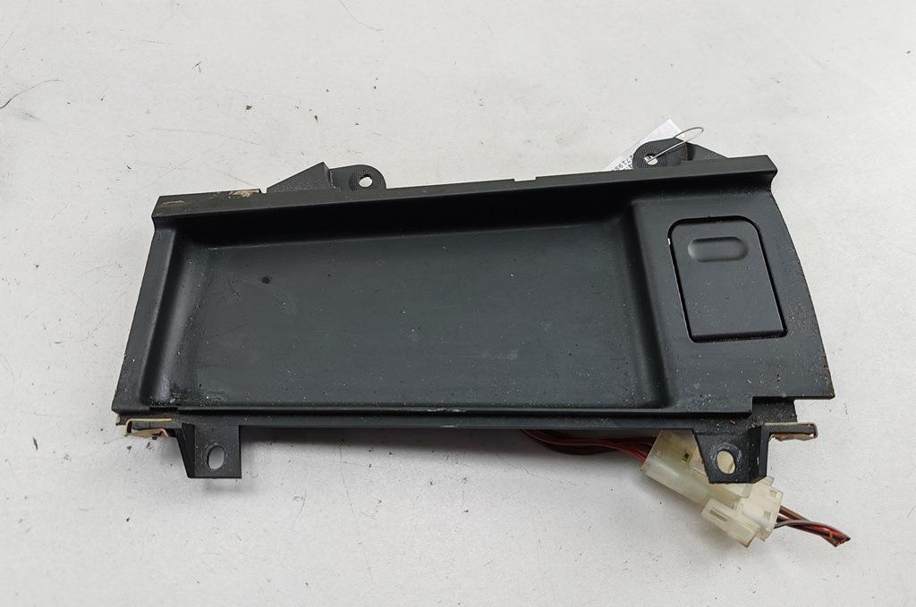прикуриватель BMW 5 E39 1996, 2.0 л., бензин, МКПП, зелёный, седан, 8159694