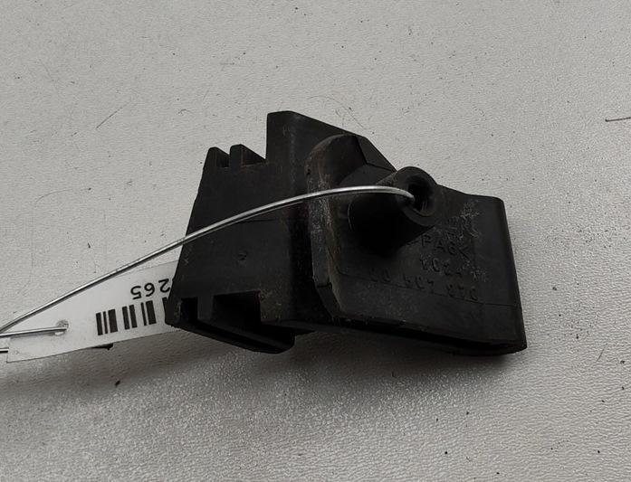 кронштейн переднего бампера Opel Vectra B 1995, 1.6 л., бензин, МКПП, бежевый, седан, 90507970