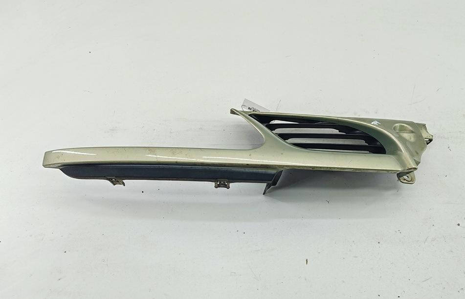 решетка радиатора Renault Scenic 1 поколение 1998, зелёный, минивэн, 7700834201 - фото №1