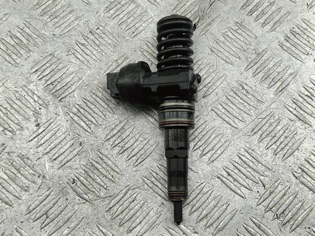 форсунка Volkswagen Passat B5+ (GP) 2002, 1.9 л., дизель, МКПП, серый, универсал, 038130073AR