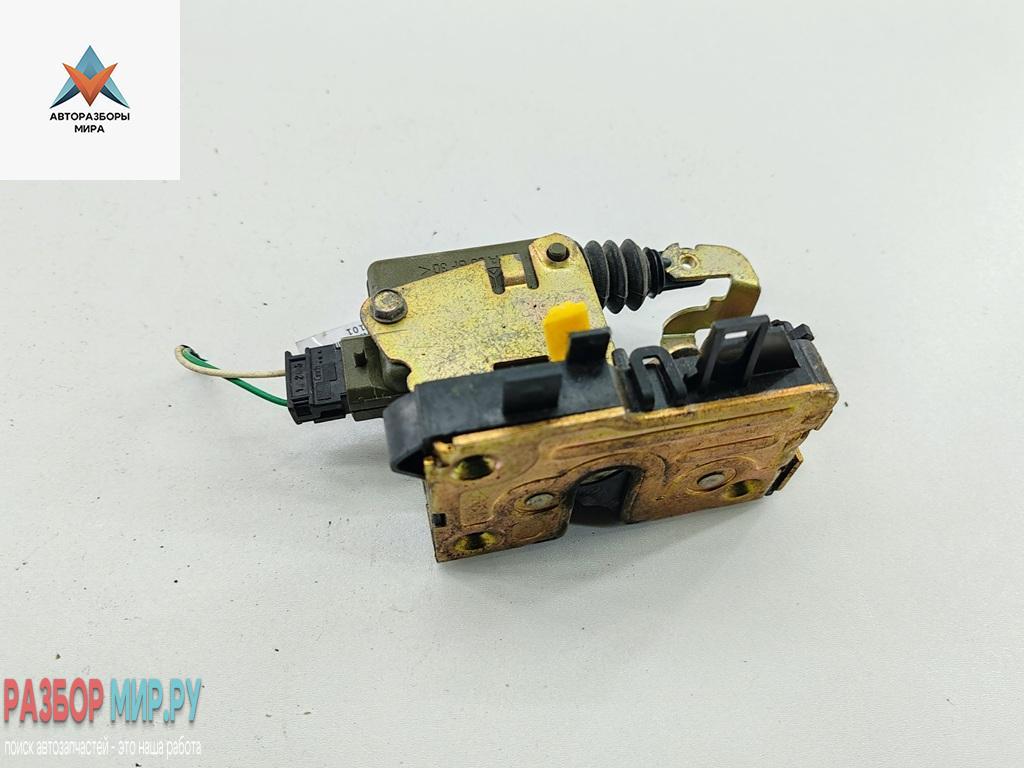 замок двери передней левой Renault Scenic 1 поколение 1998, 2.0 л., бензин, АКПП, зелёный, минивэн - фото №1
