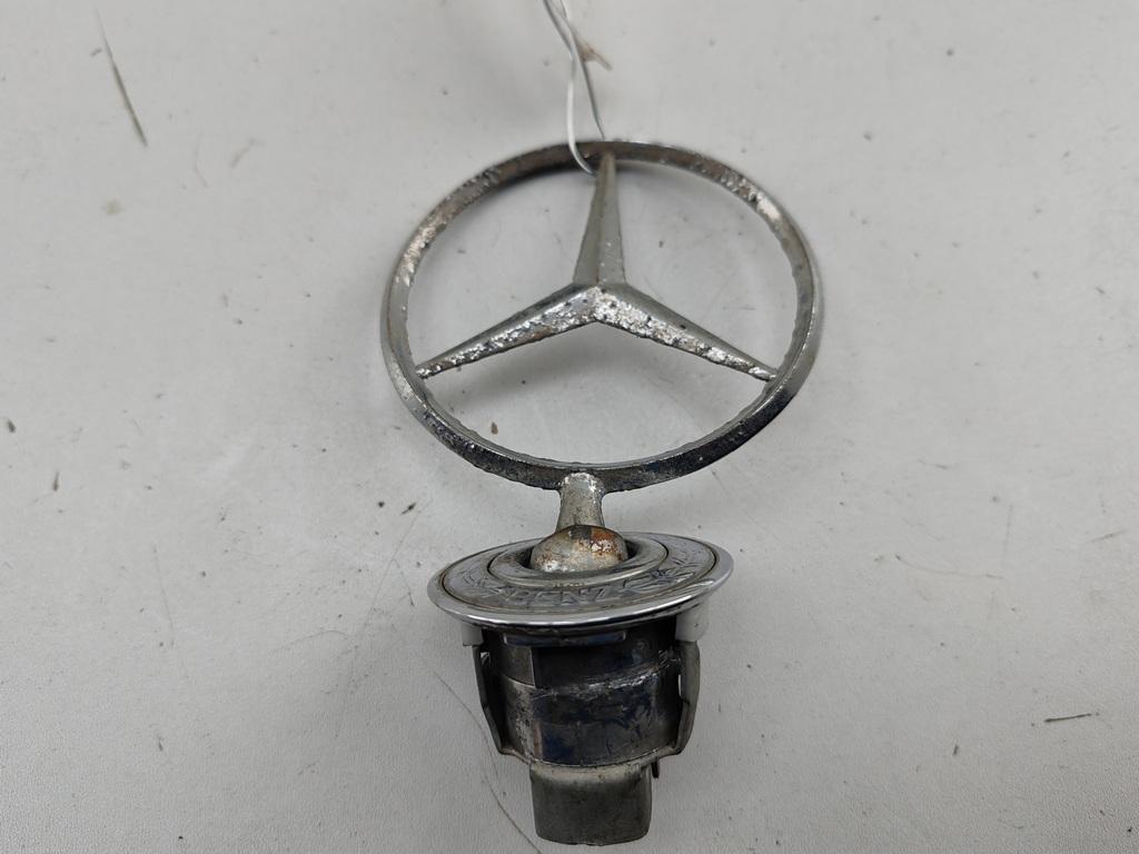 эмблема Mercedes-Benz E W210 2001, 2.7 л., дизель, АКПП, серый, седан