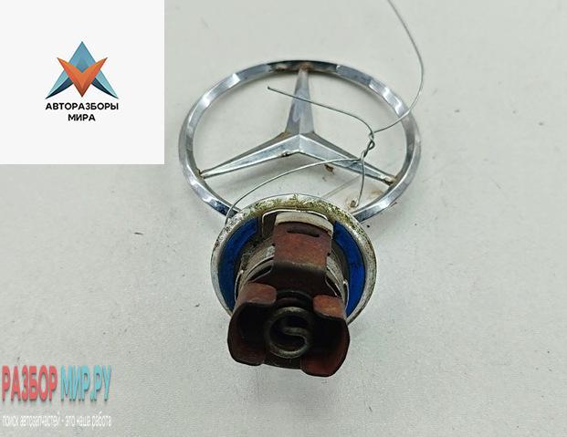 эмблема Mercedes-Benz C-Класс W203/S203/CL203 2001, 2.0 л., бензин, МКПП, синий, универсал - фото №1