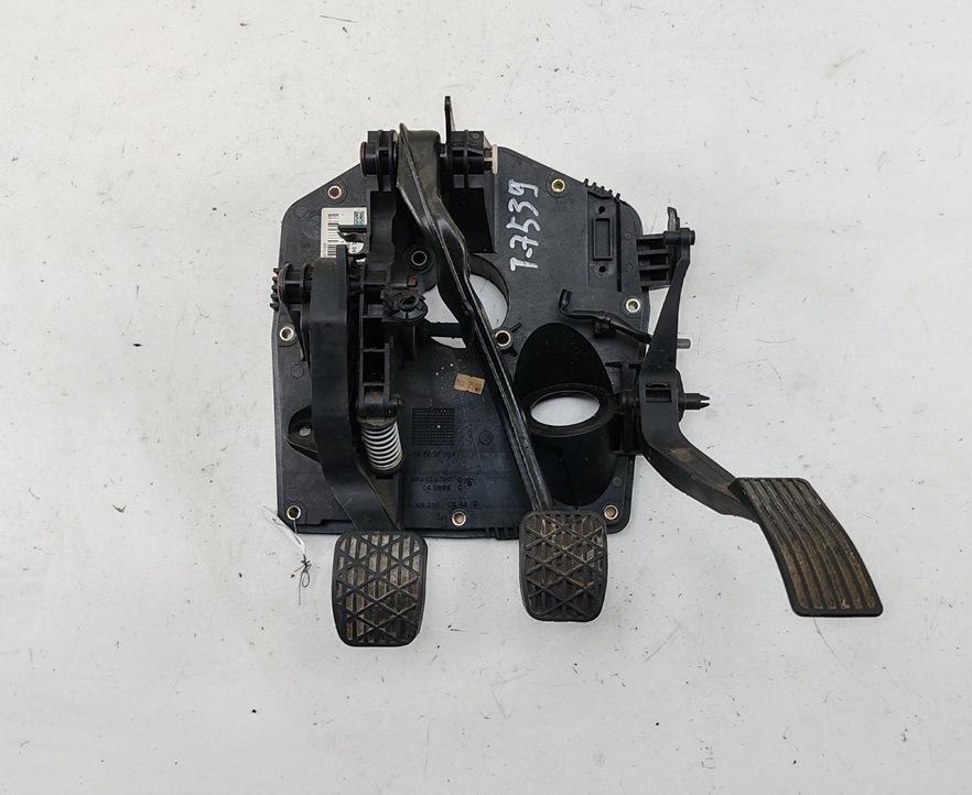 узел педальный (блок педалей) Mercedes-Benz Vaneo W414 2002, 1.7 л., дизель, МКПП, чёрный, минивэн, 1682902601