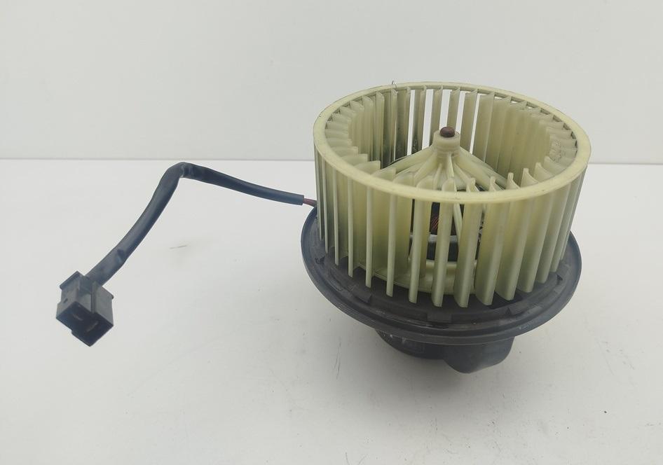 моторчик печки Audi 80 B4 1993, 2.0 л., бензин, МКПП, зелёный, седан, 893819021