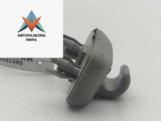 Крепление (крючок) солнцезащитного козырька Audi A4 B6 2004, 2.0 л., бензин, МКПП, чёрный, универсал, 8E0857582