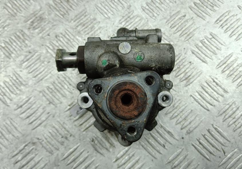 Насос гидроусилителя руля Audi A6 4B/C5 1998, 2.4 л., бензин, МКПП, серый, седан, 4B0145156 - фото №1