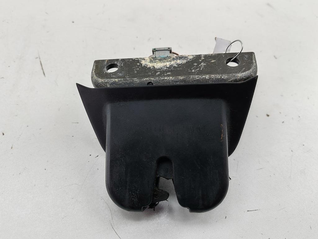 замок багажника Audi A4 B6 2004, универсал, 8E9827520