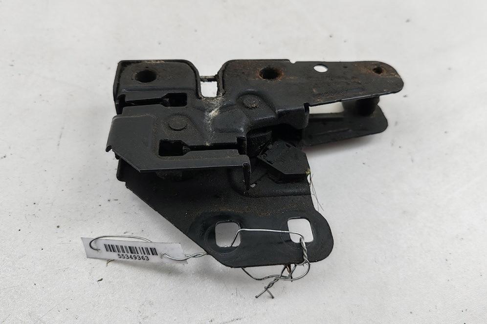 замок капота Audi A4 B6 2004, 3.0 л., бензин, АКПП, чёрный, универсал, 8E0823509B