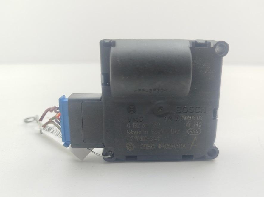 моторчик заслонки печки Audi A6 4F/C6 2006, 2.7 л., дизель, МКПП, чёрный, универсал, 4F0820511A - фото №1