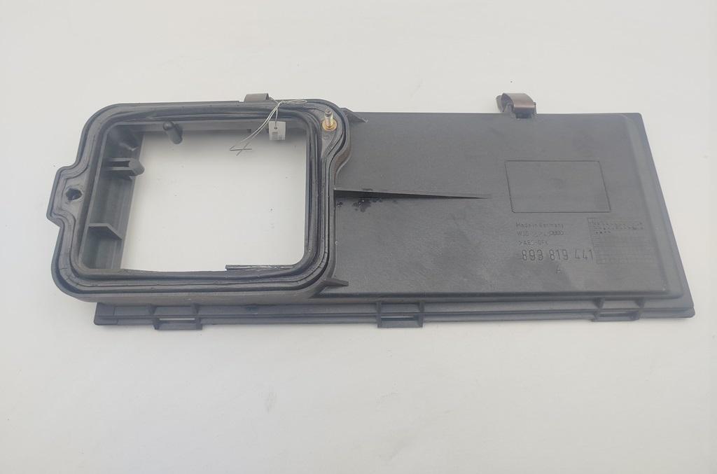 корпус салонного фильтра Audi 80 8C/B4 1993, 2.0 л., бензин, МКПП, зелёный, седан, 893819441 - фото №1