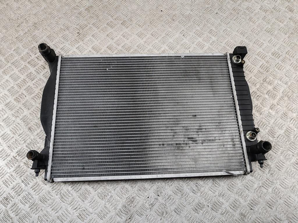 радиатор охлаждения Audi A4 B6 2004, 3.0 л., бензин, АКПП, чёрный, универсал, 8E0121251 - фото №1