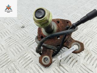 Цапфа задняя (ось ступицы) Renault Scenic 1 поколение [рестайлинг] 2001, 1.6 л., бензин, АКПП, серый, минивэн