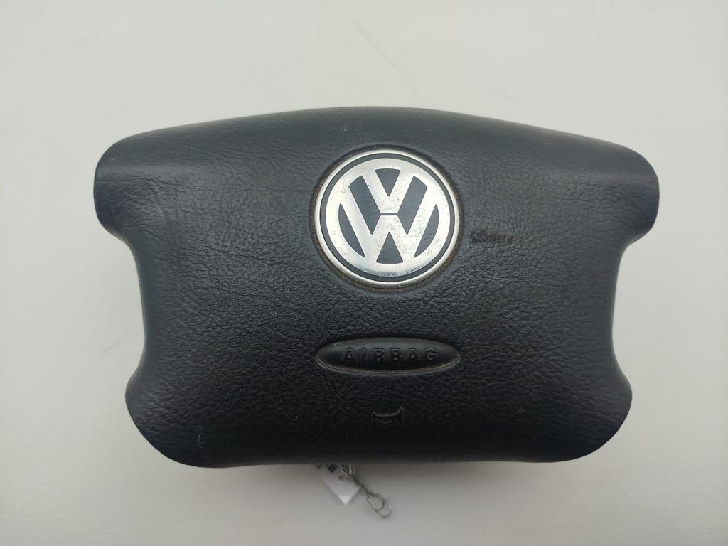 подушка безопасности водителя Volkswagen Golf-4 2004, 1.9 л., дизель, МКПП, серый, универсал, 3B0880201BM