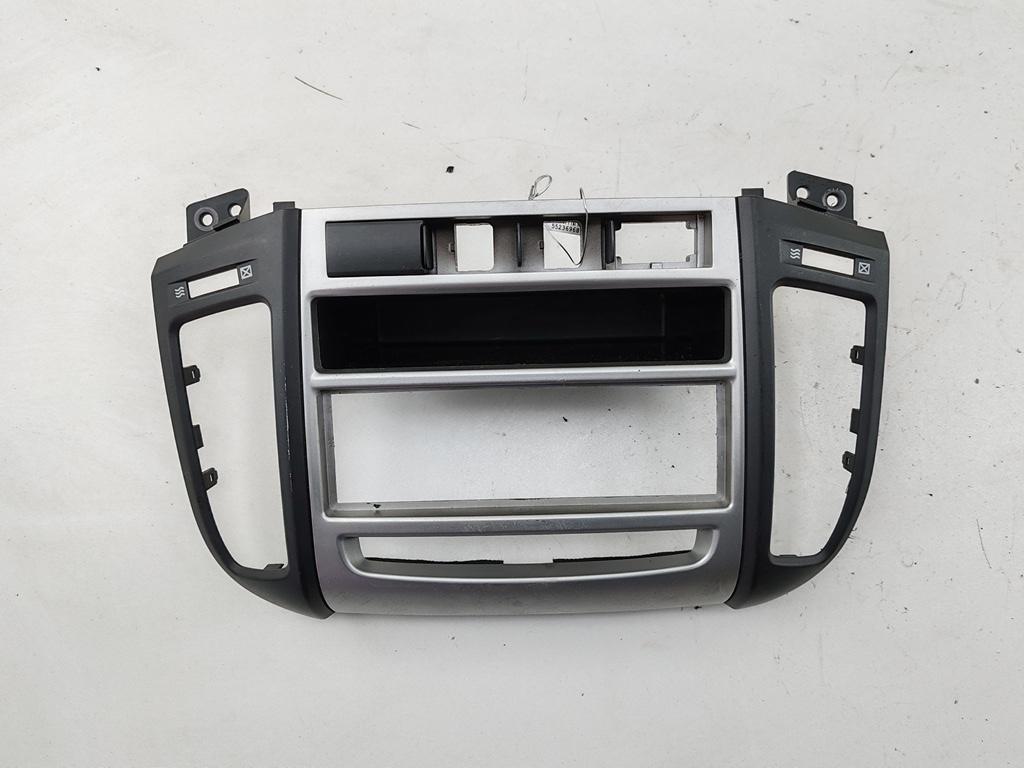 рамка под магнитолу Hyundai Santa Fe 2006, 2.2 л., дизель, МКПП, серый, внедорожник 5 дв.