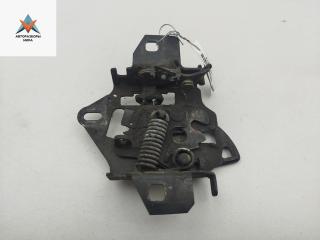 замок капота Volkswagen Passat B5 1997, 1.8 л., бензин, МКПП, красный, универсал, 3B0823509