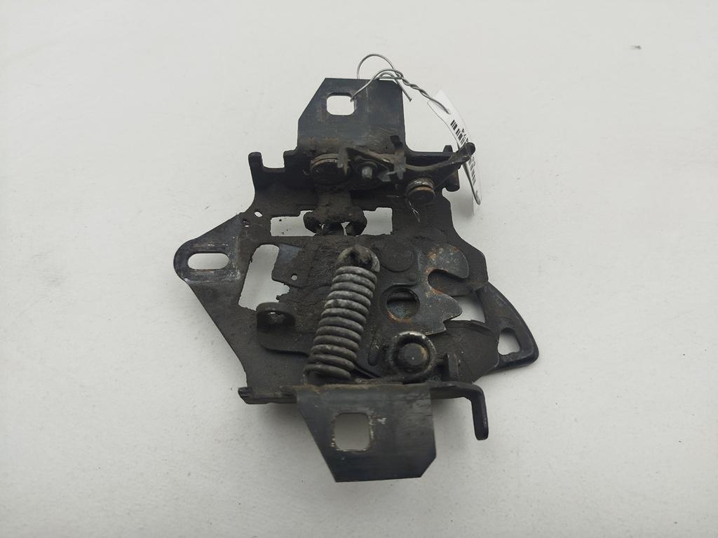 замок капота Volkswagen Passat B5 1997, 1.8 л., бензин, МКПП, красный, универсал, 3B0823509