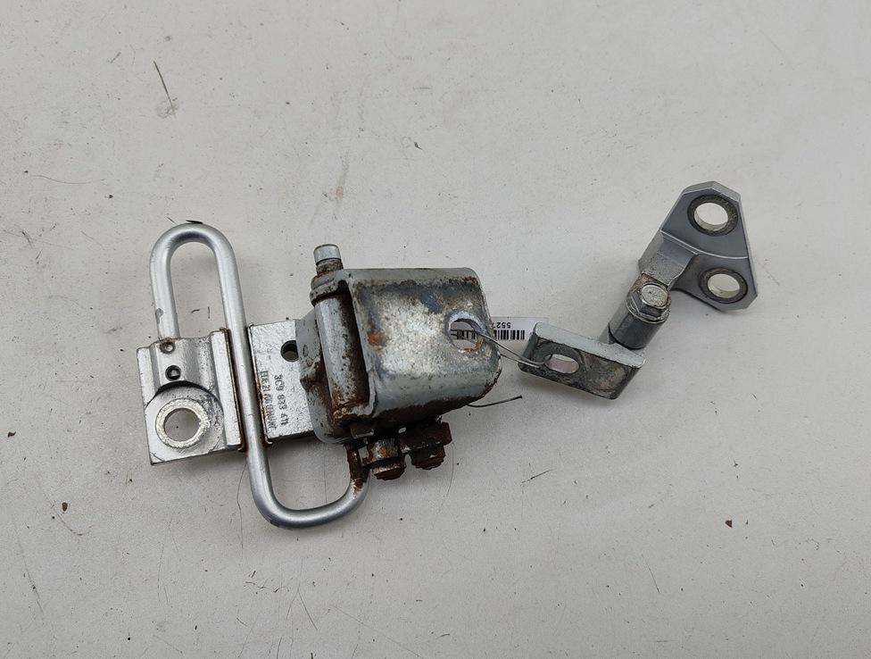 петля двери Volkswagen Passat B6 2006, серый, универсал, 3C9833411