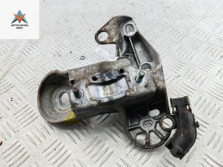 крепление стабилизатора / втулки стабилизатора Audi A4 B5 [рестайлинг] 1999, 1.8 л., бензин, МКПП, зелёный, седан, 4B0199352B