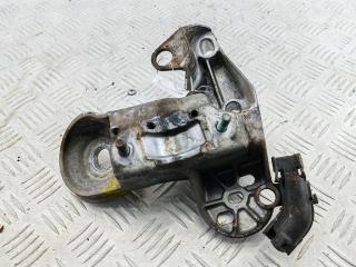крепление стабилизатора / втулки стабилизатора Audi A4 B5 [рестайлинг] 1999, 1.8 л., бензин, МКПП, зелёный, седан, 4B0199352B