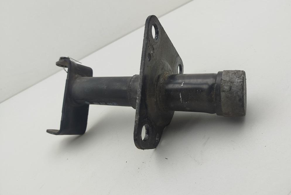 кронштейн переднего бампера Volkswagen Passat B5 1997, 1.8 л., бензин, МКПП, красный, универсал, 3B080713
