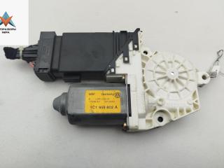 моторчик стеклоподъемника передний правый Volkswagen Golf 4 поколение 2004, 1.9 л., дизель, МКПП, серый, универсал, 105415301