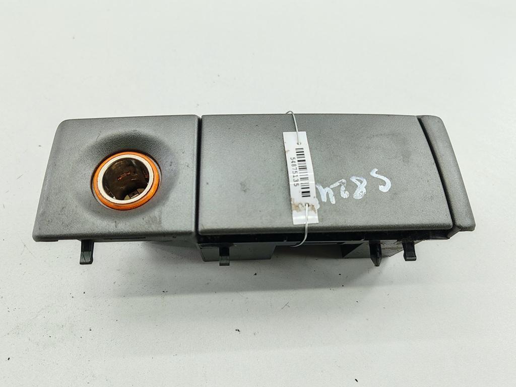 пепельница Opel Zafira A 2004, 1.8 л., бензин, МКПП, чёрный, минивэн, 090589659