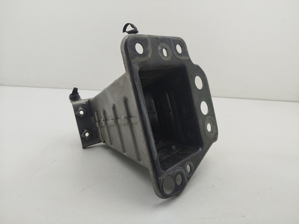 кронштейн переднего бампера Opel Vectra C 2004, 2.2 л., бензин, МКПП, серый, седан