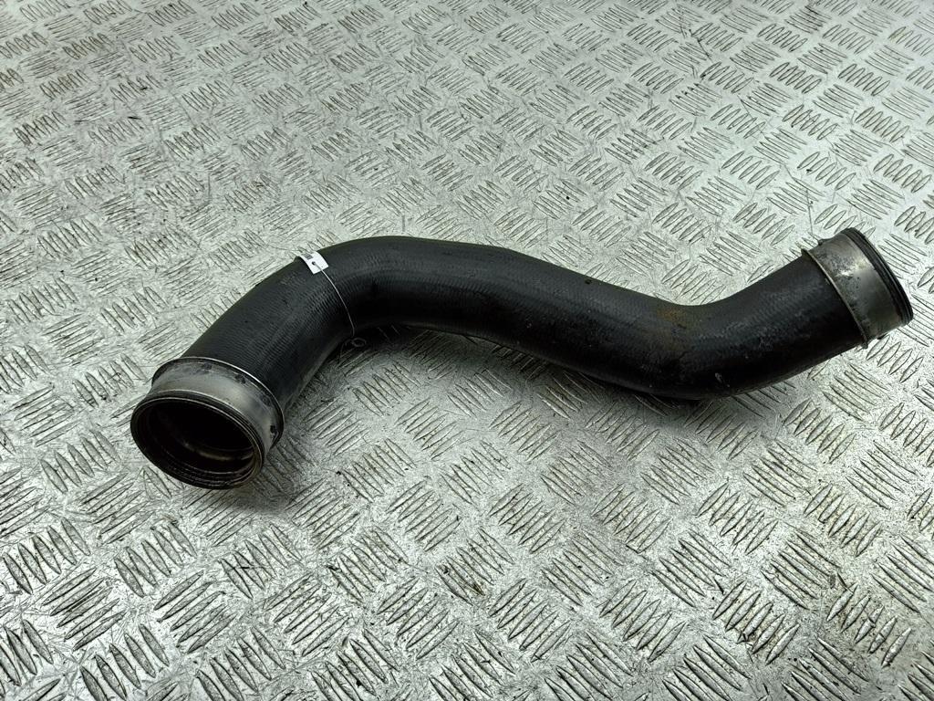 патрубок интеркулера Volkswagen Touareg 2005, 2.5 л., дизель, АКПП, чёрный, внедорожник 5 дв., 7L6145790B