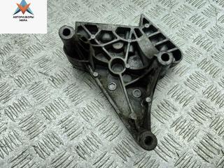 кронштейн двигателя Volkswagen Caddy 3 поколение 2008, 1.9 л., дизель, МКПП, серый, фургон, 03G199207G