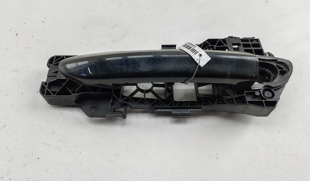 ручка наружная задняя левая Volkswagen Passat B6 2007, 2.0 л., дизель, МКПП, чёрный, универсал, 3C0837885J - фото №1