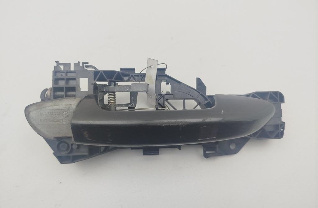 ручка наружная задняя правая Volkswagen Passat B6 2007, 2.0 л., дизель, МКПП, чёрный, универсал, 3C0837886J