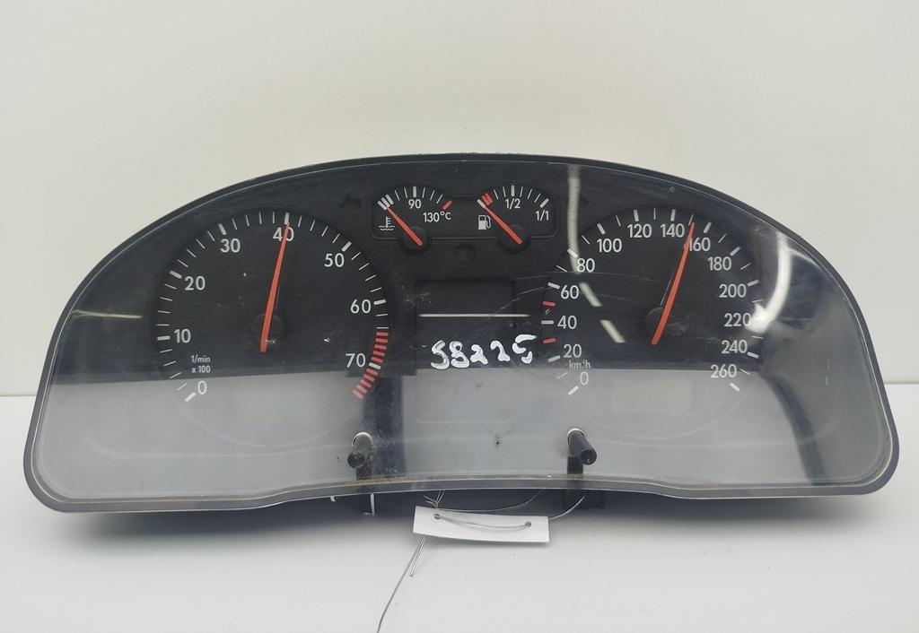 приборная панель Volkswagen Passat B5 1997, 1.8 л., бензин, МКПП, красный, универсал