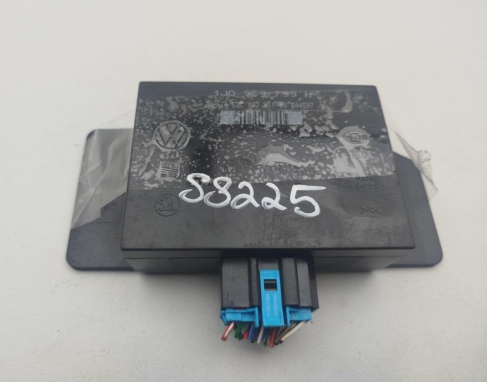 блок комфорта Volkswagen Passat B5 1997, 1.8 л., бензин, МКПП, красный, универсал, 1J0959799H