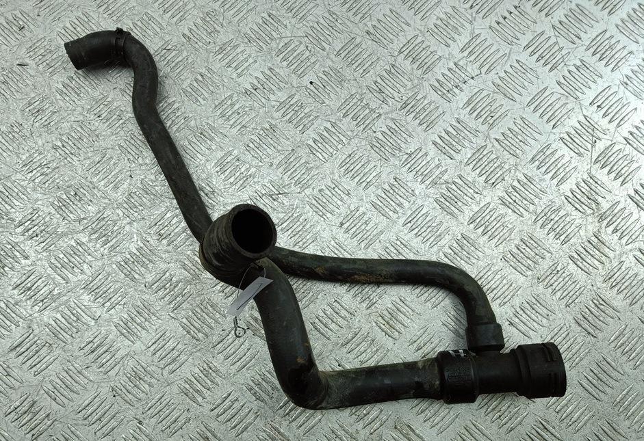 патрубок радиатора Volkswagen Passat B5 1998, 1.8 л., бензин, 8D0121055F - фото №1