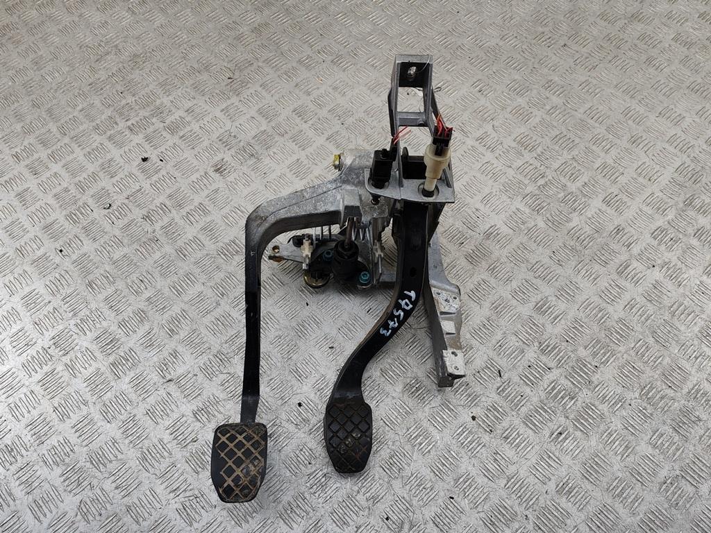 узел педальный (блок педалей) Volkswagen Passat B5+ (GP) 2001, 1.9 л., дизель, МКПП, синий, универсал, 8D1721117L