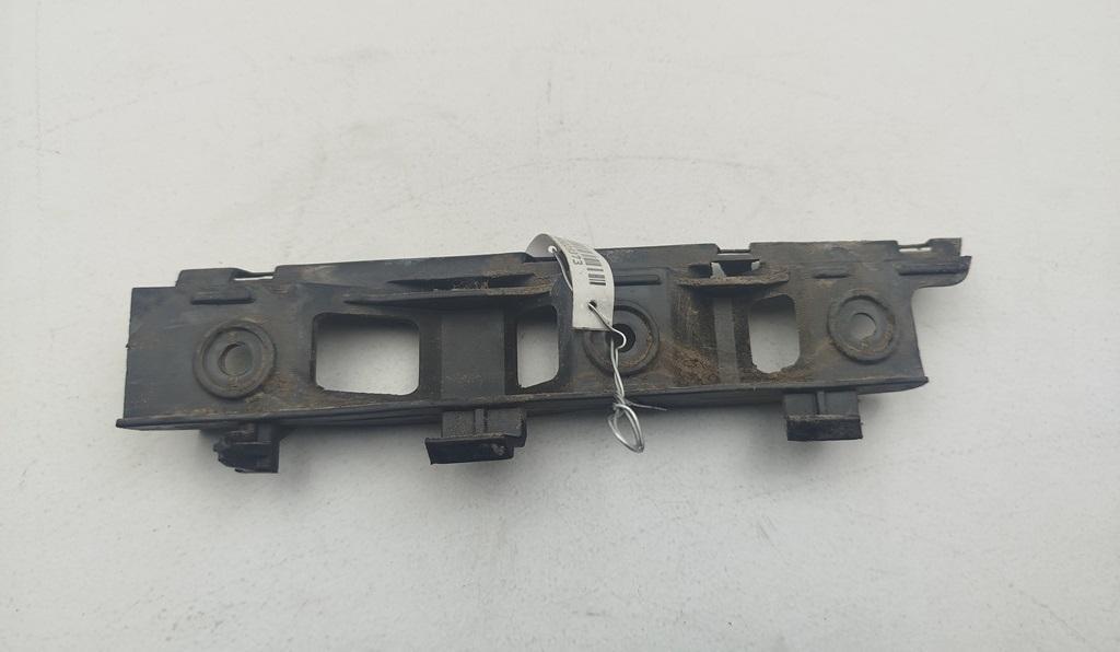 кронштейн переднего бампера Volkswagen Passat B6 2006, 2.0 л., дизель, МКПП, серый, универсал, 3C0807184