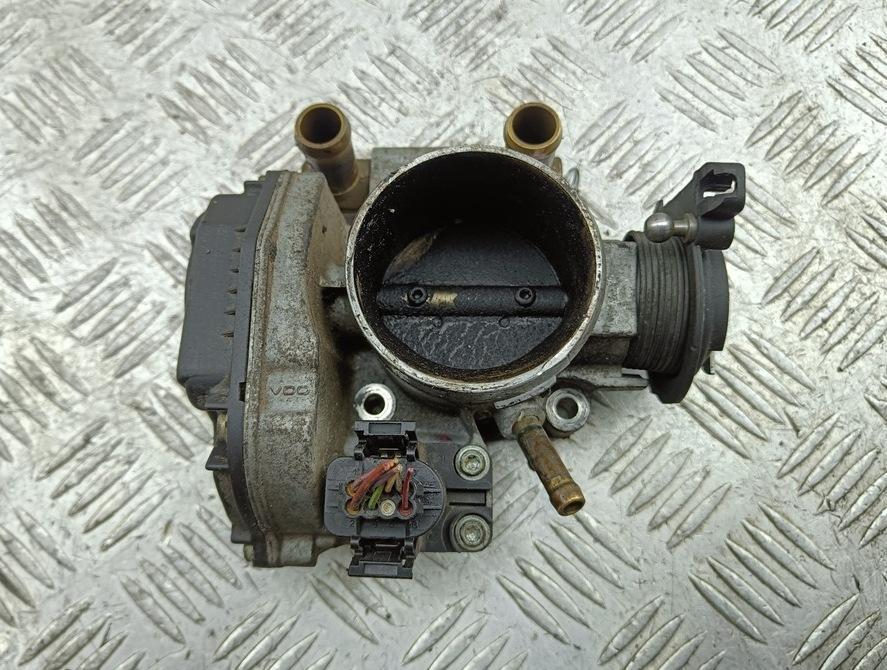 заслонка дроссельная Volkswagen Passat B5 1998, 1.8 л., бензин, МКПП, чёрный, универсал, 058133063H