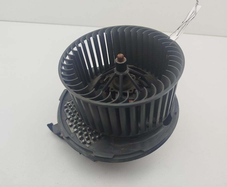 моторчик печки Volkswagen Passat B6 2006, 2.0 л., дизель, МКПП, серый, универсал, 3C1820015G