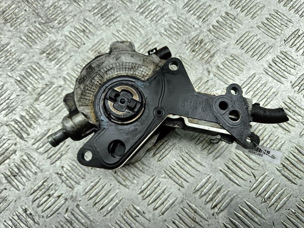 насос вакуумный Volkswagen Passat B6 2005, 2.0 л., дизель, АКПП, серый, универсал, 038145209K
